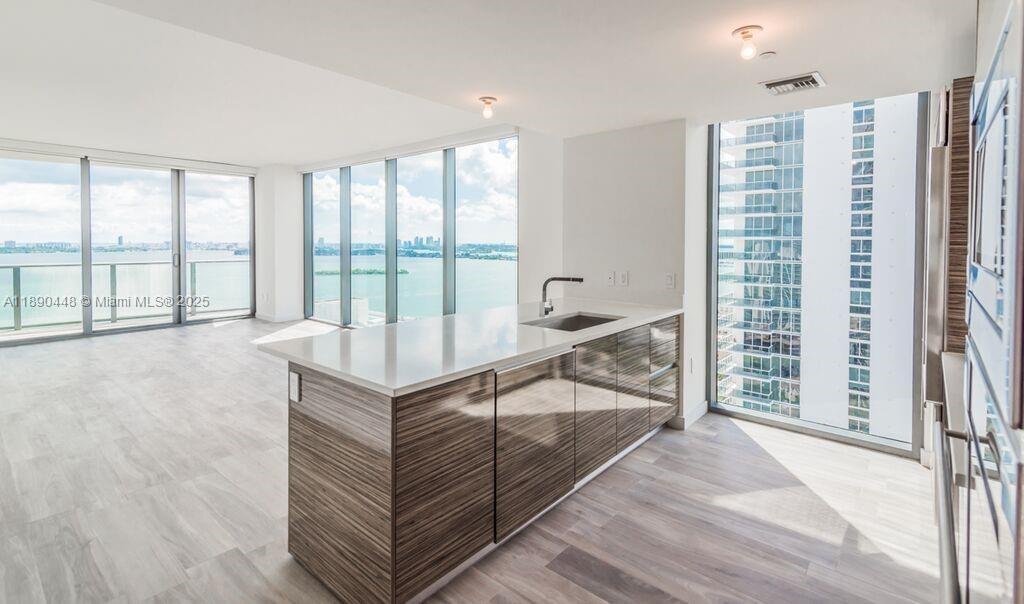 460 NE 28th St, Unit 2508 in Miami, FL - Building Photo