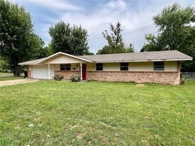 201 Carlton St. in Springdale, AR - Building Photo