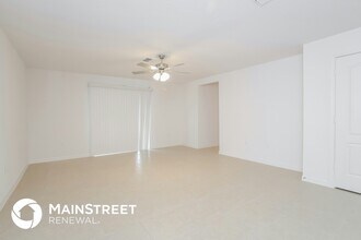 1729 Canaan Lp in Dundee, FL - Foto de edificio - Building Photo