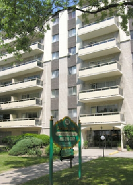 Overbank Towers in Toronto, ON - Building Photo - Building Photo