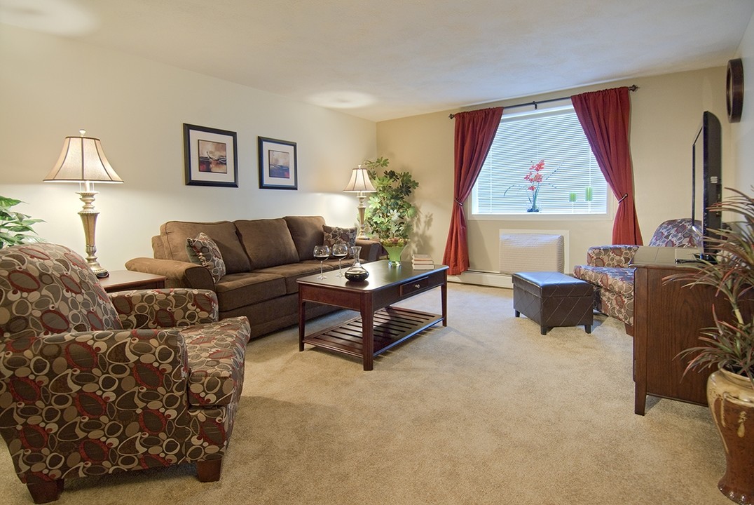 J.E. Furnished Apartments of Waltham in Waltham, MA - Foto de edificio
