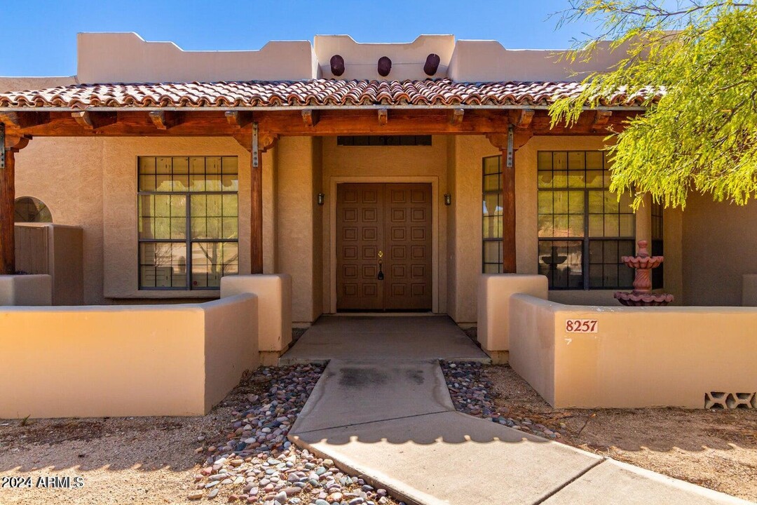 8257 E Lariat Ln in Scottsdale, AZ - Building Photo