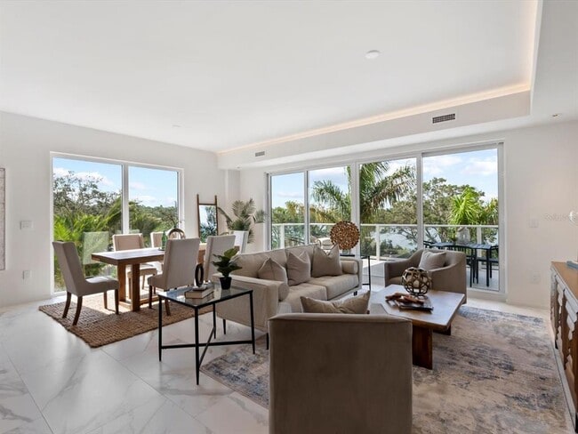 property at 1020 Sunset Point Rd