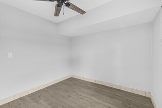 4777 SE Salvatori Rd in Stuart, FL - Foto de edificio - Building Photo