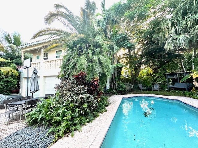 5748 Pine Tree Dr, Unit Cottage in Miami Beach, FL - Foto de edificio