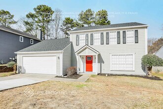 6563 Eastbriar Dr in Lithonia, GA - Building Photo - Building Photo