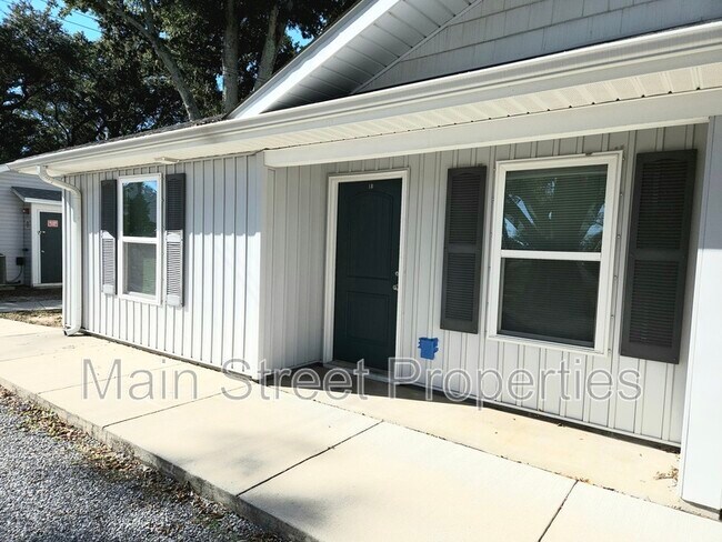 313 N Navy Blvd in Pensacola, FL - Foto de edificio - Building Photo