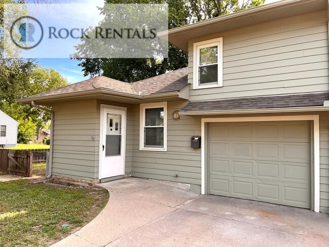 property at 718 N Poplar St