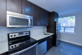 Ava Manor in Toronto, ON - Building Photo - Building Photo