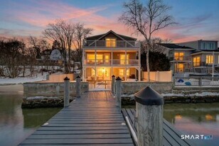 352 Pequot Ave in New London, CT - Building Photo