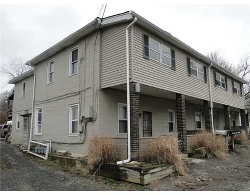 1754 Saxonburg Blvd in Tarentum, PA - Foto de edificio