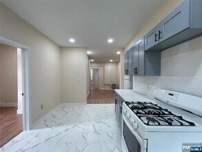 85 Clifton Ave, Unit 3 in Newark, NJ - Building Photo - Building Photo