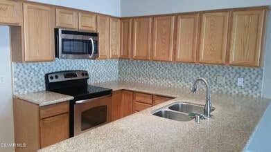 1098 Glenbridge Cir in Westlake Village, CA - Building Photo - Building Photo