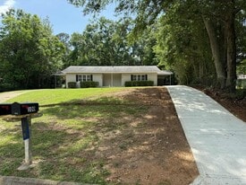 102 Red St in Enterprise, AL - Building Photo