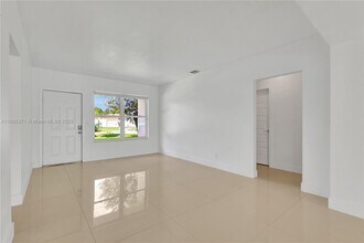 1468 NE 118th St in Miami, FL - Building Photo - Building Photo