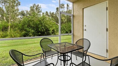 8407 Bernwood Cove Loop, Unit 501 in Ft. Myers, FL - Foto de edificio - Building Photo