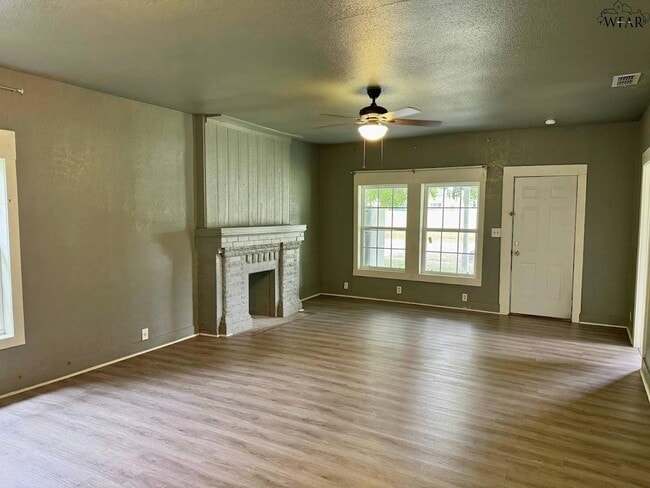 2121 Ave I in Wichita Falls, TX - Foto de edificio - Building Photo