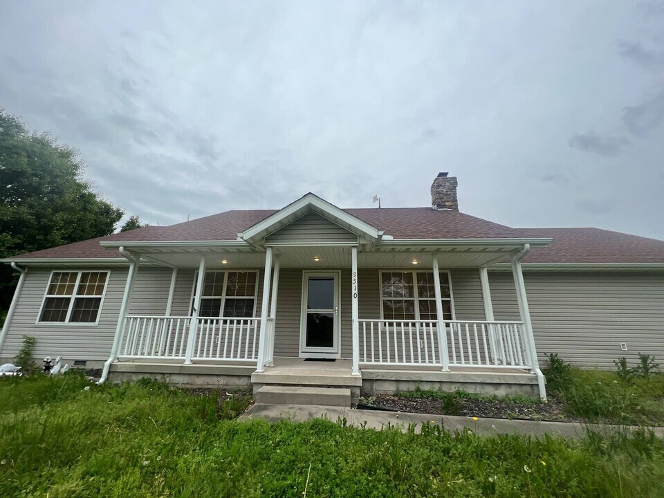 9510 CL- 93 in Carthage, MO - Building Photo