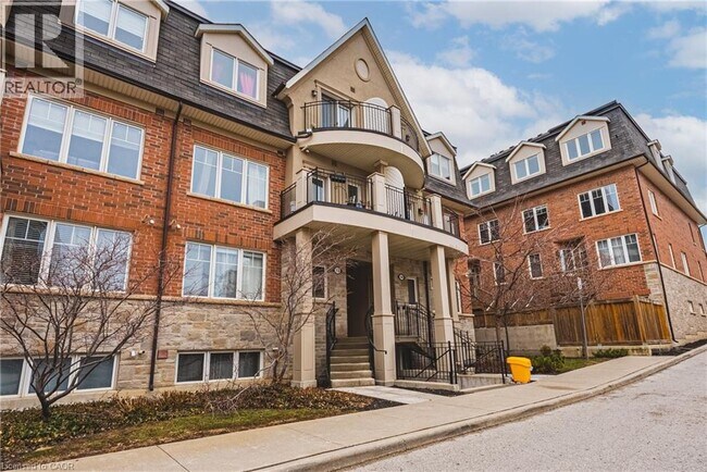 2420 Baronwood Dr in Oakville, ON - Building Photo - Building Photo