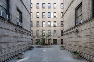 500 Fort Washington Ave in New York, NY - Foto de edificio - Building Photo