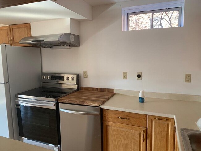 1 Kenrick St, Unit B in Newton, MA - Building Photo - Building Photo