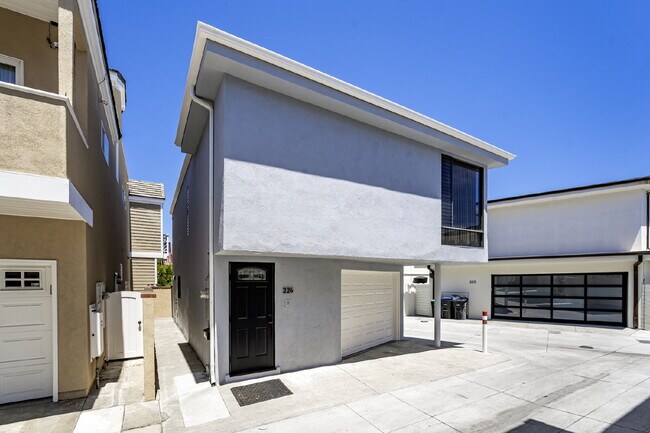 226 Garnet Ave in Newport Beach, CA - Building Photo - Building Photo