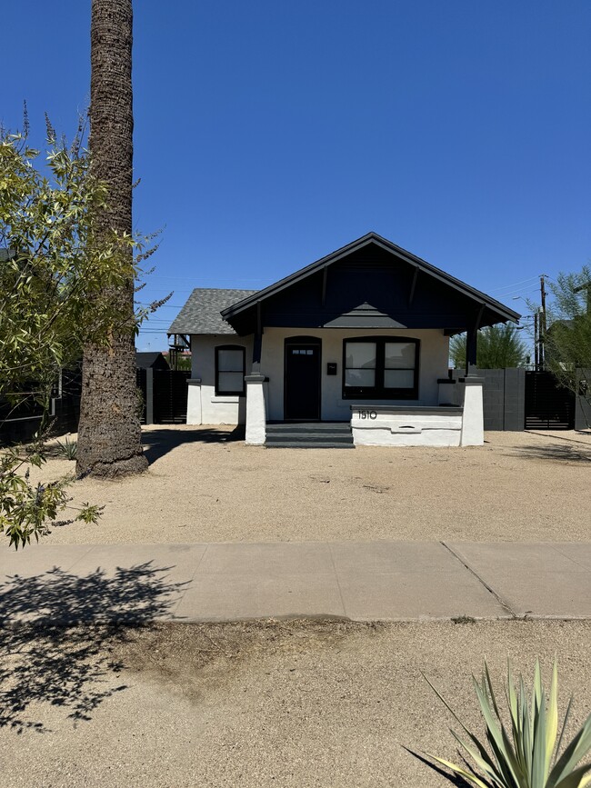 property at 1510 W Monroe St