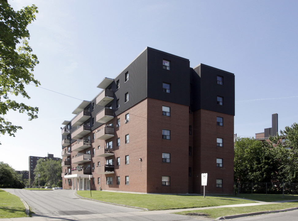 Ponytrail Court Apartments in Mississauga, ON - Building Photo