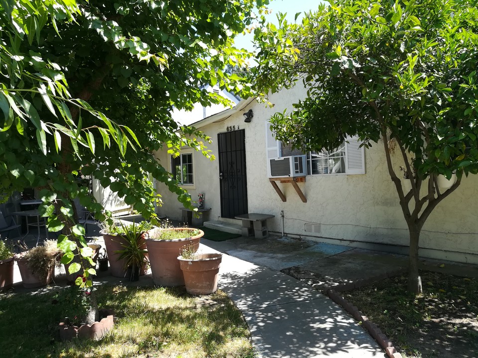 635 Elizabeth St in West Sacramento, CA - Building Photo