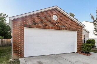 11016 Thousand Oaks Dr in Huntersville, NC - Building Photo - Building Photo
