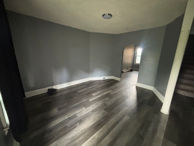 property at 1324 W Sycamore St