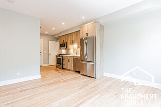 2457 W Logan Blvd, Unit 3 in Chicago, IL - Building Photo - Building Photo