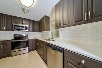 1802 Fort Duquesna Dr in Sun City Center, FL - Building Photo - Building Photo