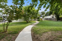 101 Charles Rd in San Antonio, TX - Foto de edificio - Building Photo