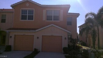 8880 Via Isola Court in Ft. Myers, FL - Building Photo
