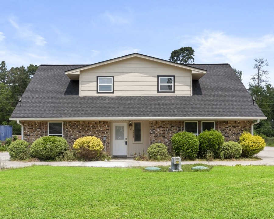 1903 Pinewoods Way in Spring, TX - Building Photo
