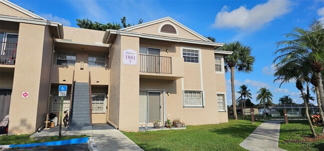 1881 NW 96th Terrace in Pembroke Pines, FL - Building Photo - Building Photo