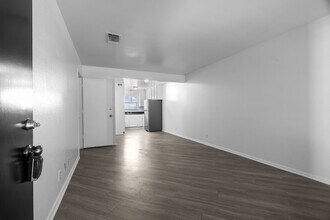 320 E 4th St in Arlington, TX - Foto de edificio - Building Photo