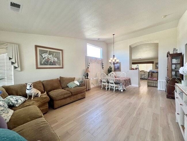 2351 Fairhaven Dr in Hollister, CA - Foto de edificio - Building Photo
