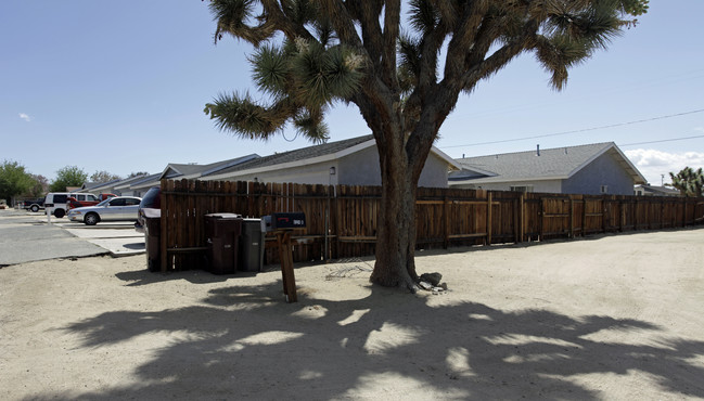 6330-6348 Hermosa Ave in Yucca Valley, CA - Building Photo - Building Photo