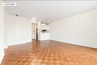 30 W 61st St in New York, NY - Building Photo - Building Photo