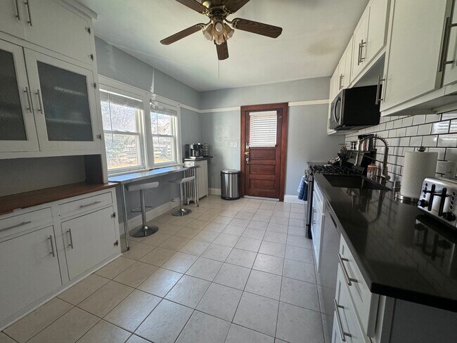 821 E Pearson St, Unit 821 in Milwaukee, WI - Foto de edificio - Building Photo