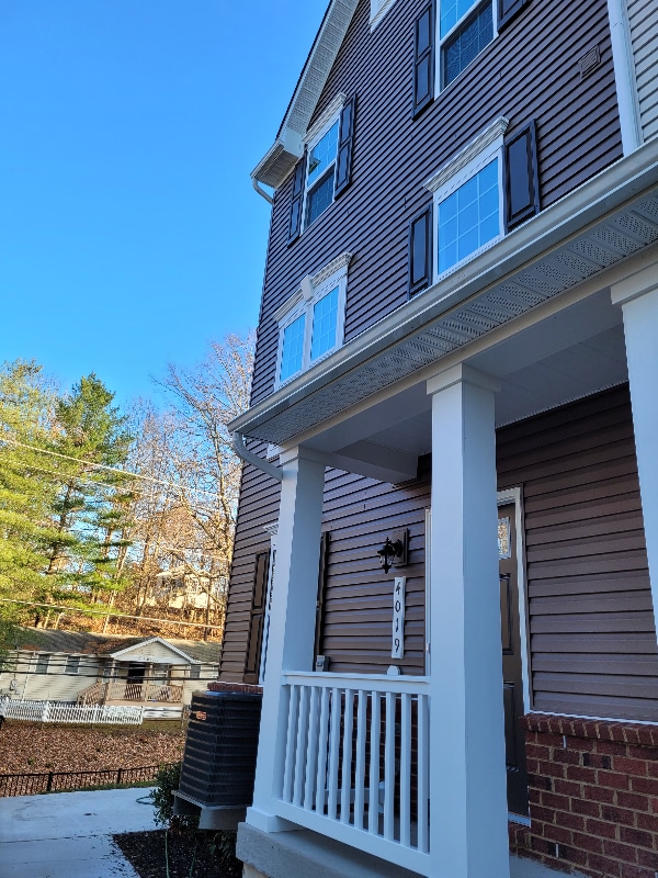 property at 4019 Holcomb Wy