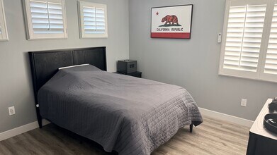 1529 N Pass Ave in Burbank, CA - Building Photo - Building Photo