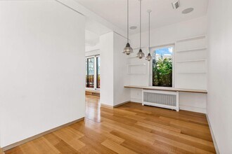 70 E 96th St in New York, NY - Building Photo - Building Photo