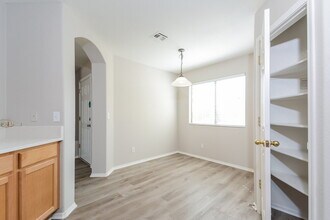 10381 E Roywood Way in Tucson, AZ - Foto de edificio - Building Photo