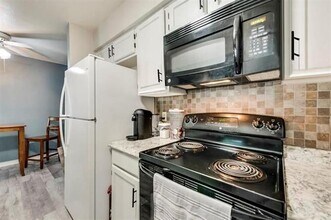 6900 Skillman St, Unit 101 in Dallas, TX - Building Photo - Building Photo