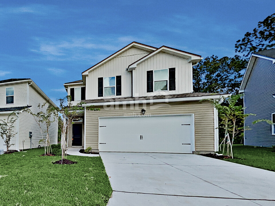 8661 Highfield Ave in Jacksonville, FL - Building Photo