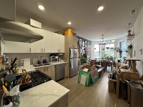 843 N Mozart St, Unit 3 in Chicago, IL - Foto de edificio - Building Photo