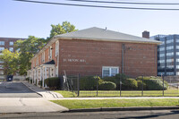 30 Hilton Ave in Hempstead, NY - Foto de edificio - Building Photo